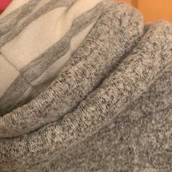 Women’s “My Story” gray and white sweater. - Picture 4 of 5